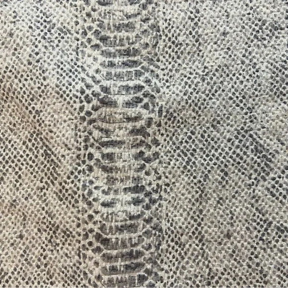 Ann Taylor Snake Print Pencil Skirt in Cream and Gray - Picture 2 of 6